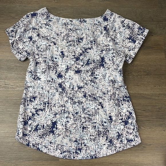 BCBGeneration Women’s Blue White Pink Geometric Short Sleeve Blouse, size Medium - Picture 10 of 10